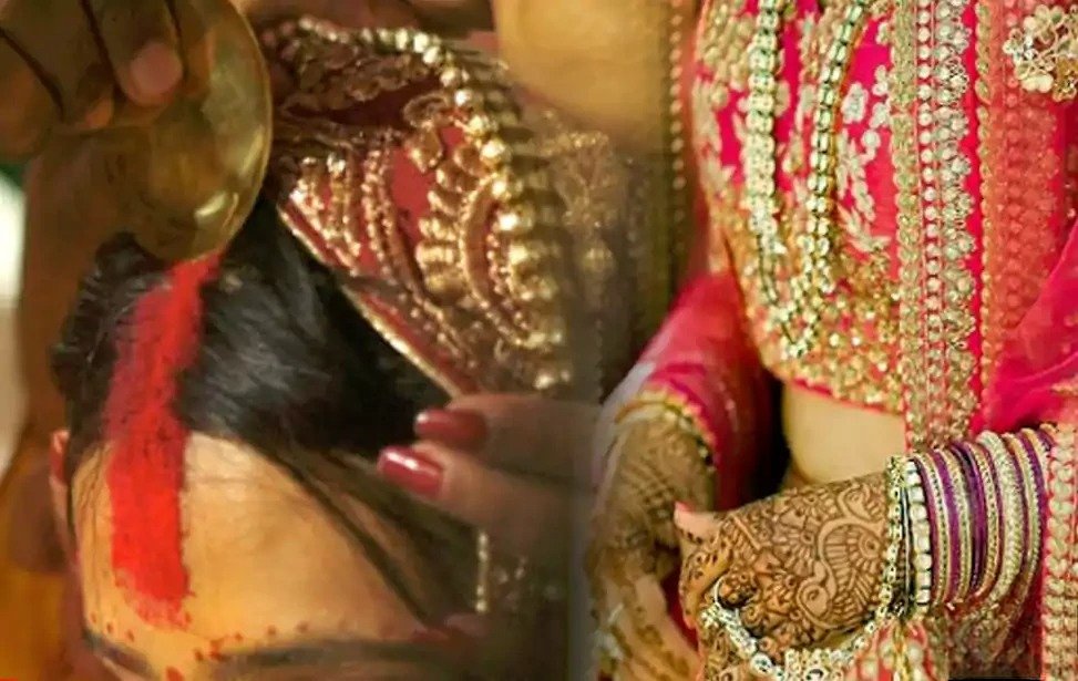 शादी के मंडप में कुल्हाड़ी लेकर पहुंचा प्रेमी, सबके सामने भर दी प्रेमिका की मांग!