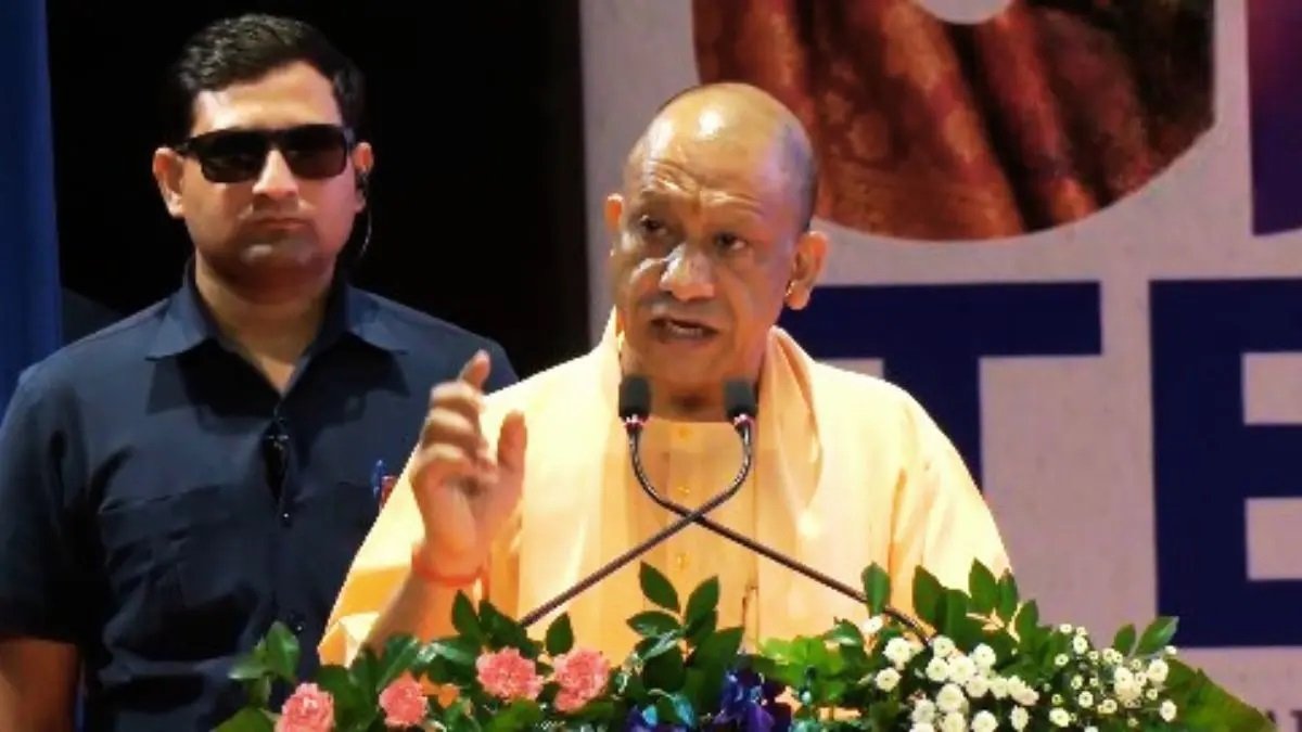 “2017 से पहले त्योहार आते ही शुरू हो जाते थे दंगे…” बरेली के मंच से सपा पर गरजे सीएम योगी!
