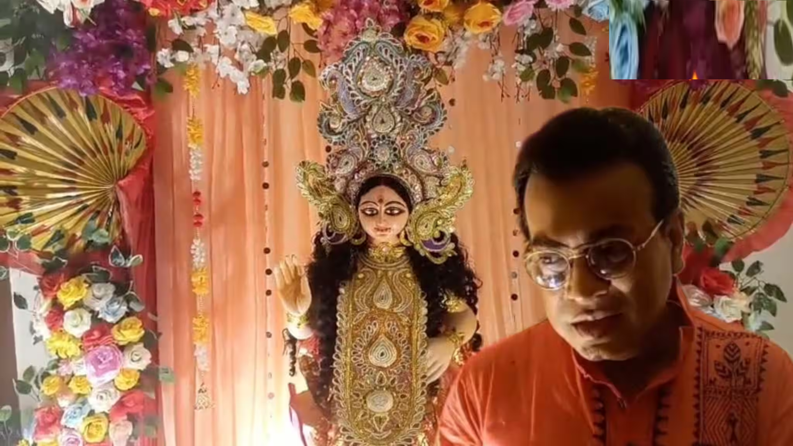 बीजेपी विधायक रुद्रनील घोष के घर सजा भव्य लक्ष्मी पूजा का दरबार! जानिए उन्होंने क्या मांगी मन्नत बीजेपी विधायक रुद्रनील घोष के घर सजा भव्य लक्ष्मी पूजा का दरबार! जानिए उन्होंने क्या मांगी मन्नत