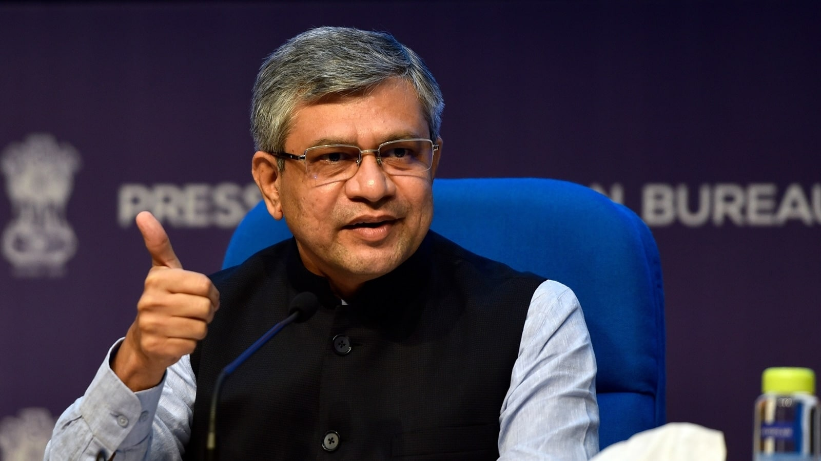 अब विदेशी कंपनियों पर नहीं, भारत की अपनी तकनीक पर चलेंगे देश के सभी मोबाइल! अश्विनी वैष्णव का बड़ा ऐलान! अब विदेशी कंपनियों पर नहीं, भारत की अपनी तकनीक पर चलेंगे देश के सभी मोबाइल! अश्विनी वैष्णव का बड़ा ऐलान!