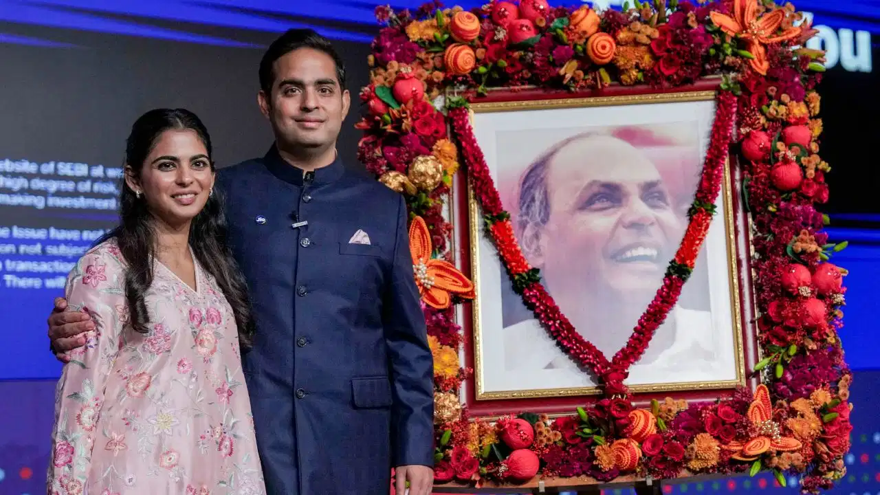 सारे पुराने रिकॉर्ड ध्वस्त! जियो के मेगा आईपीओ ने शेयर बाजार में मचाया तहलका, निवेशकों की उमड़ी भारी भीड़! सारे पुराने रिकॉर्ड ध्वस्त! जियो के मेगा आईपीओ ने शेयर बाजार में मचाया तहलका, निवेशकों की उमड़ी भारी भीड़!