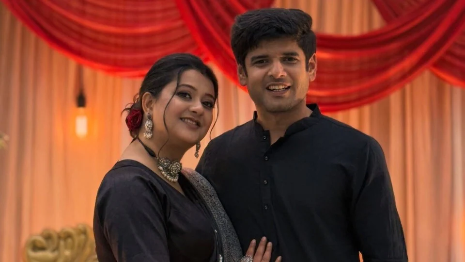 आधी रात को केक काटकर अनामिका ने मनाया पति का जन्मदिन, वायरल हुआ खूबसूरत वीडियो!