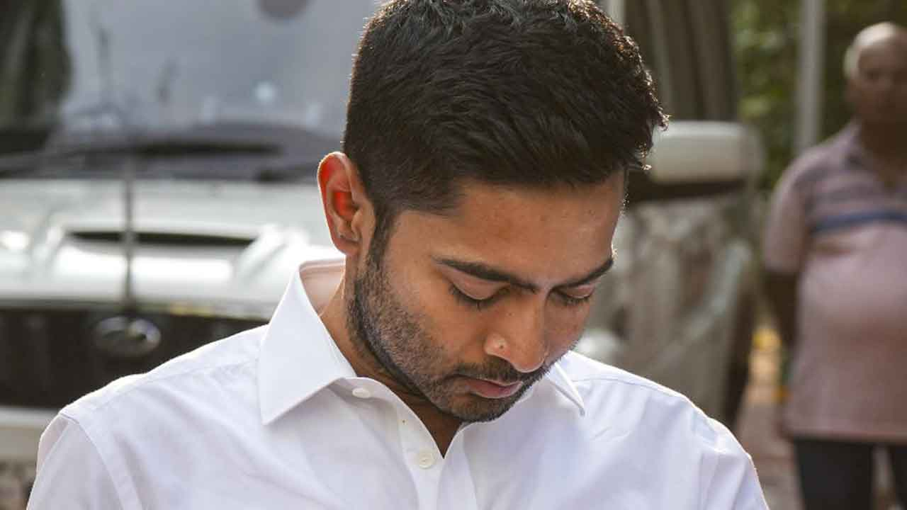 आखिरकार शेक्सपियर सरणी थाने पहुंचे अभिषेक बनर्जी! कमिश्नर ऑफिस से लेकर थाने तक क्या है पूरा मामला?